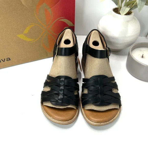 Comfortiva Marina Leather Strappy Low Wedge Sandals Black Women's 8M NWB