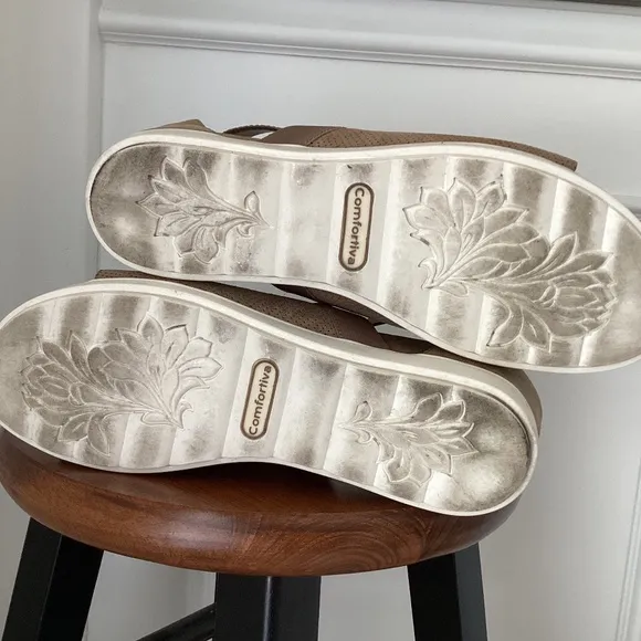 Comfortiva Women's Paisley Metallic Gold Suede Wedge Sandals Back Zip Elastic