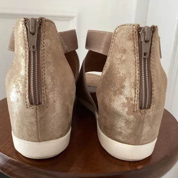 Comfortiva Women's Paisley Metallic Gold Suede Wedge Sandals Back Zip Elastic