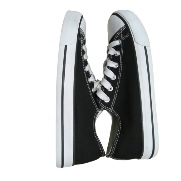Converse chuck Taylor low top canvas black sneakers size 8