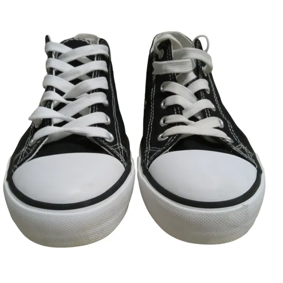 Converse chuck Taylor low top canvas black sneakers size 8