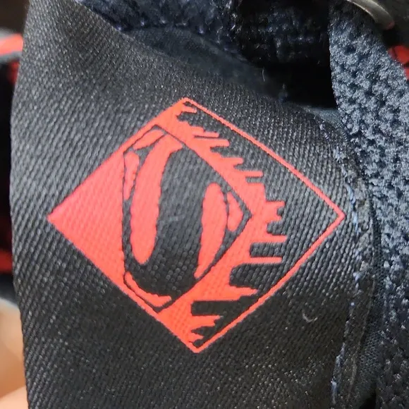 Converse CTAS Superman Hightop sneakers (Unisex m 6, w 8)
