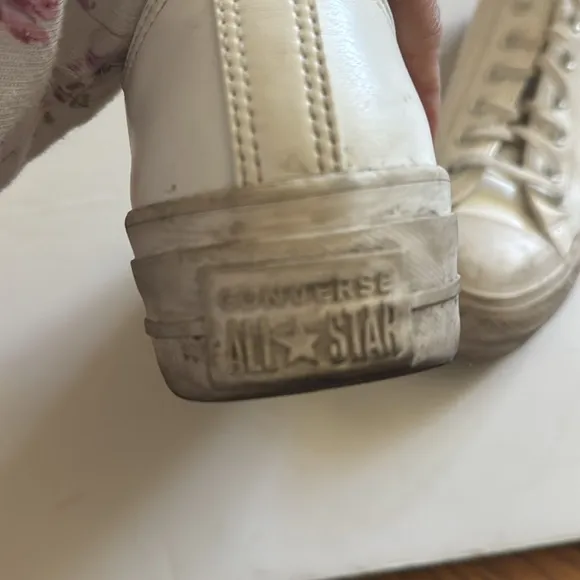 Converse leather White Sneakers