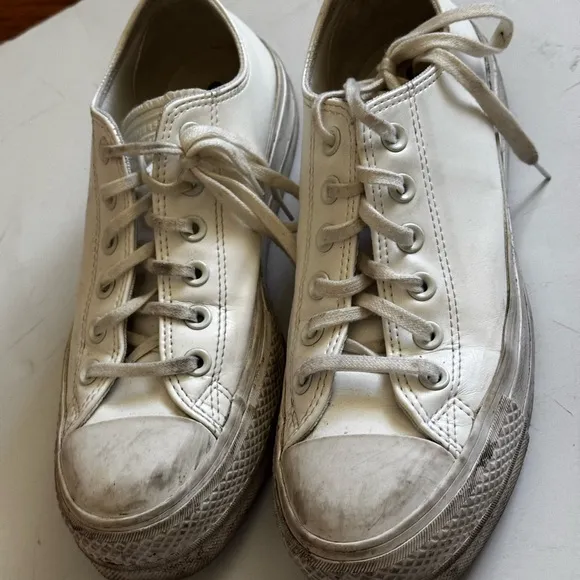 Converse leather White Sneakers