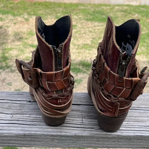 Corral By Indie Spirit Rosebud distressed boots Ankle Western Size 6M