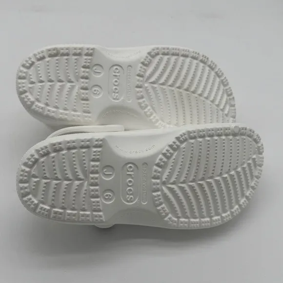Crocs Classic  White‎ / Size J6 Women's 8