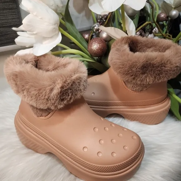 CROCS Stomp Lined Womens Boots  new