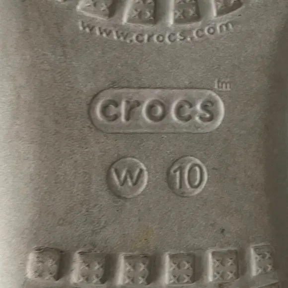 CROCS Women's Kadee II Silver Glitter Sandals10