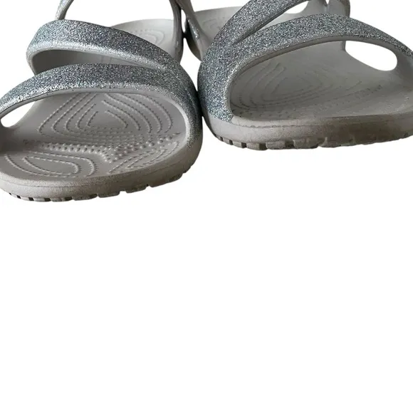 CROCS Women's Kadee II Silver Glitter Sandals10