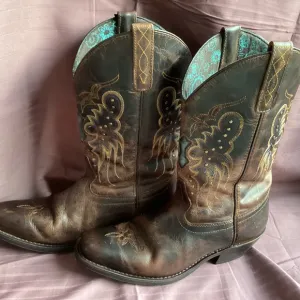 Dark Distressed Laredo Western Boots