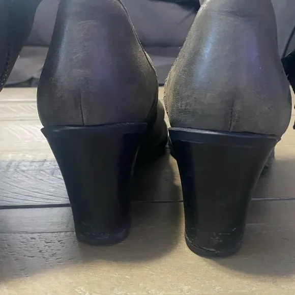 Dark Grey BORN “Treddy” Leather Boots size 9.5