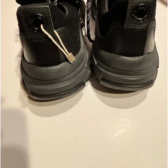 Diesel Skipper Running Sneakers In Black