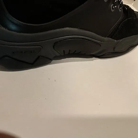 Diesel Skipper Running Sneakers In Black