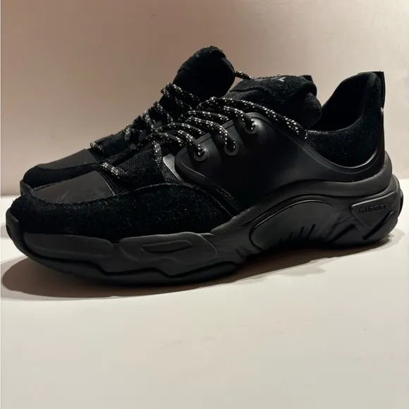 Diesel Skipper Running Sneakers In Black