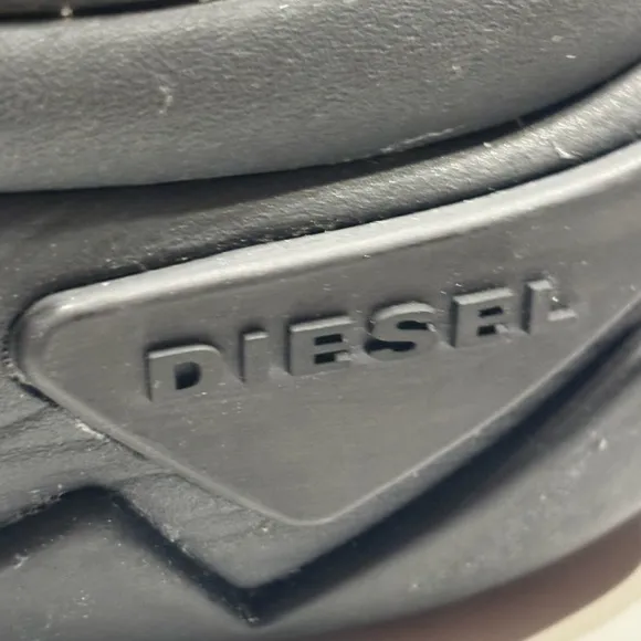 Diesel Skipper Running Sneakers In Black