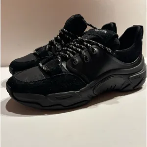 Diesel Skipper Running Sneakers In Black