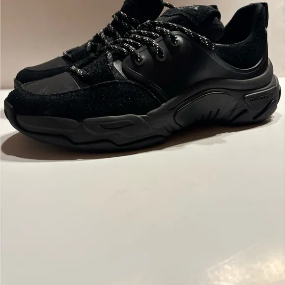 Diesel Skipper Running Sneakers In Black