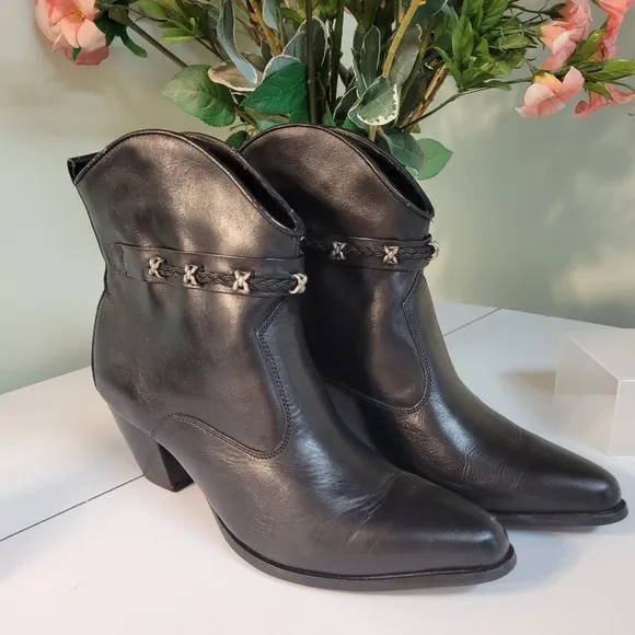 Dingo leather western boots short ankle height booties cowboy VTF EUC