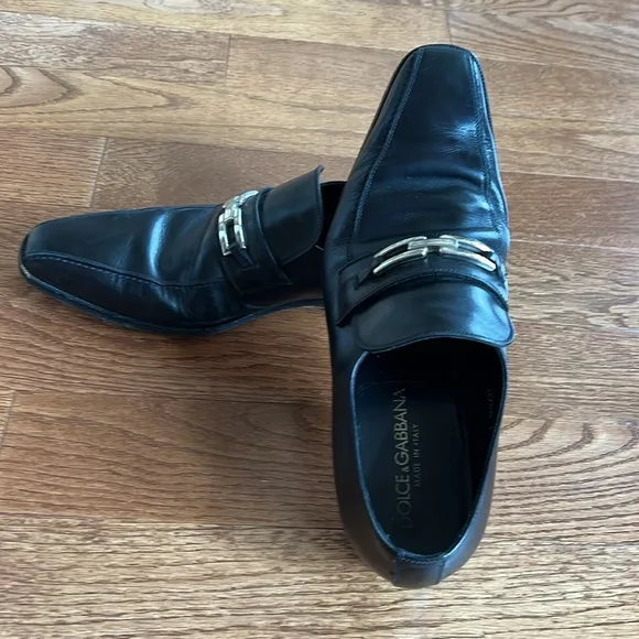 Dolce &amp; Gabbana black Italian leather size 9 silver buckle dressy loafers