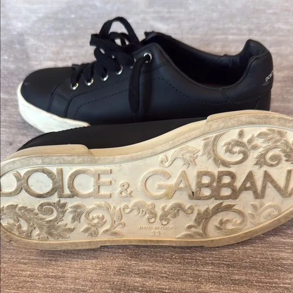 Dolce &amp; Gabbana Black Sneakers with Classic Low-Top Design