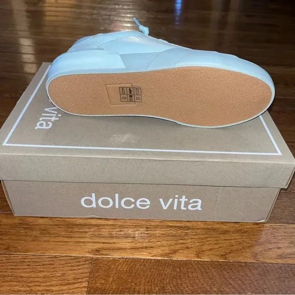 Dolce Vita Leather Zina 360 Lace Up Sneakers Seafoam Color Women’s Size 7