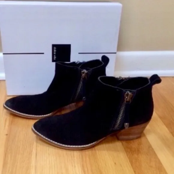 DOLCE VITA 'Saira' Black Suede Pointy Toe Dual Zipper Ankle Boots Size 5.5