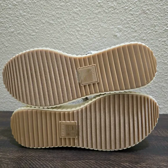 Dolce Vita Women's Debra Ivory Platform NEW Suede Sandals Size 9