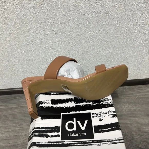 Dolce Vita Women's Selsta Strappy Sandals