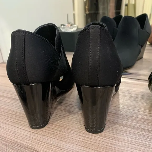 𝅺❣️DONALD J. Pliner❣️ LizzyD Sz 6 Sandals Like New