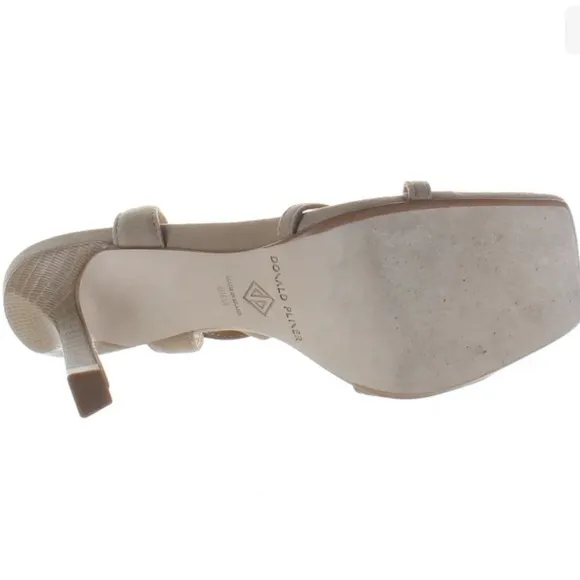 Donald Pliner croc embossed leather T strap flower detail tan heels sandals 6.5