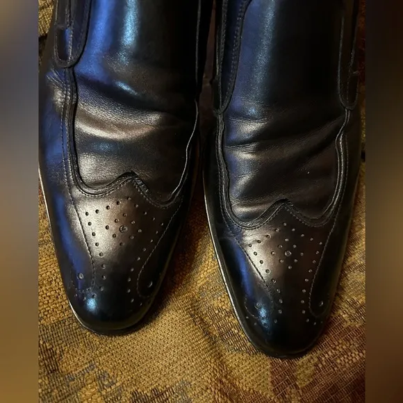 Doucal’s Italy leather loafers retail $425