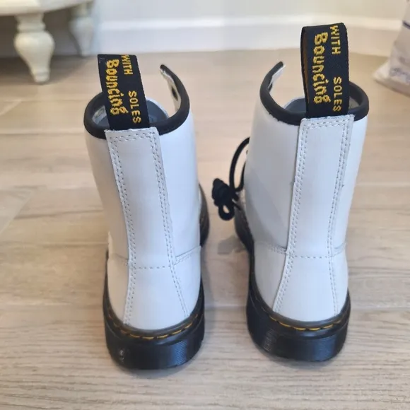 Dr. Marten Zavala white leather combat boots- size US women's 5 - EU 36
