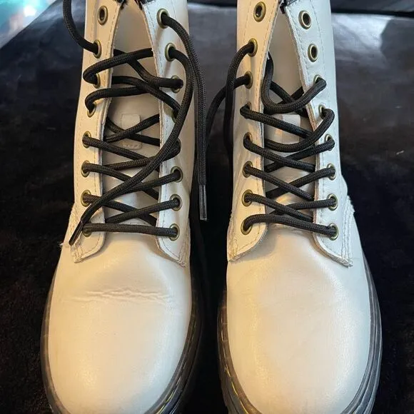Dr. Marten’s Zavala white lace‎ up combat boots, size women’s 6, men’s 5