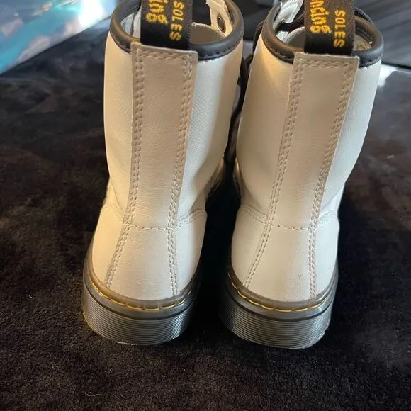 Dr. Marten’s Zavala white lace‎ up combat boots, size women’s 6, men’s 5