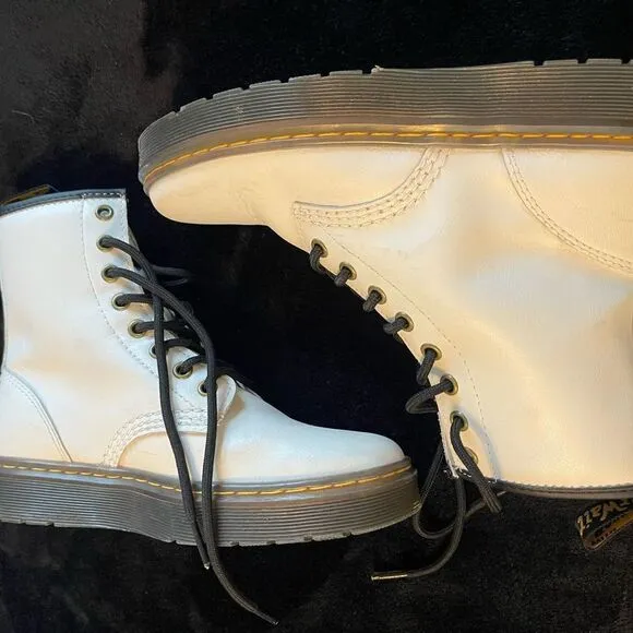 Dr. Marten’s Zavala white lace‎ up combat boots, size women’s 6, men’s 5