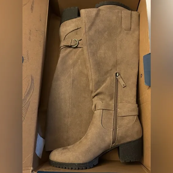 DR Scholls Like It Microfiber Brown Boots Size 7 M New