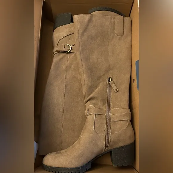 DR Scholls Like It Microfiber Brown Boots Size 7 M New