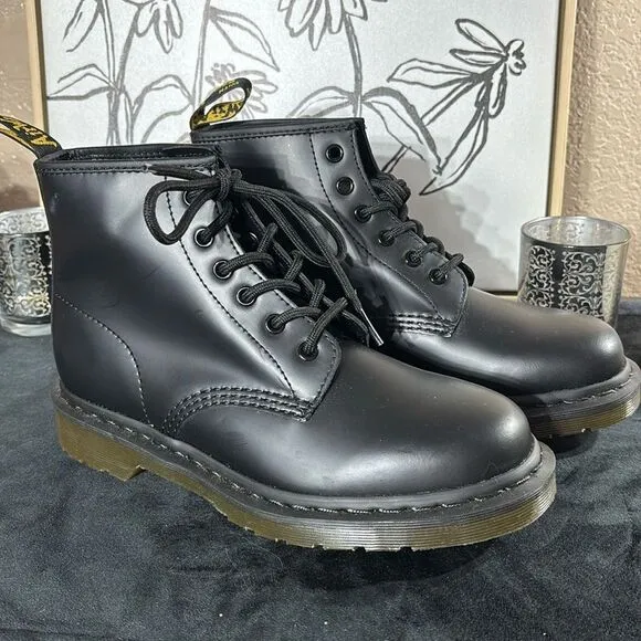 Dr martens women’s Zavala combat boots glossy leather lace up combat moto boots