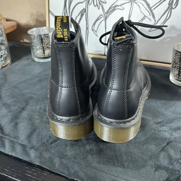 Dr martens women’s Zavala combat boots glossy leather lace up combat moto boots