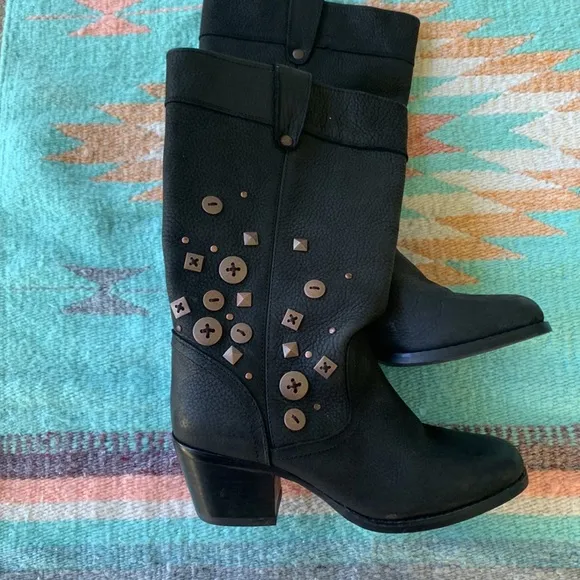 Durango Leather Boots with Button Studs Size 7.5