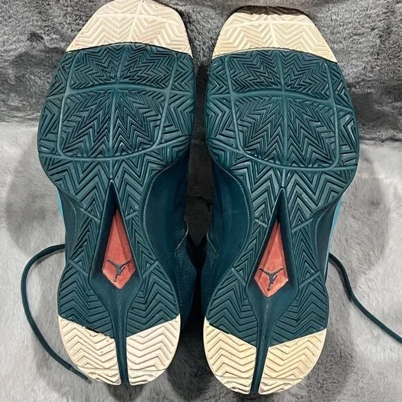 EUC Classic Jordan Men's Super.Fly 2 sneakers in the Dark Sea colorway Size 11
