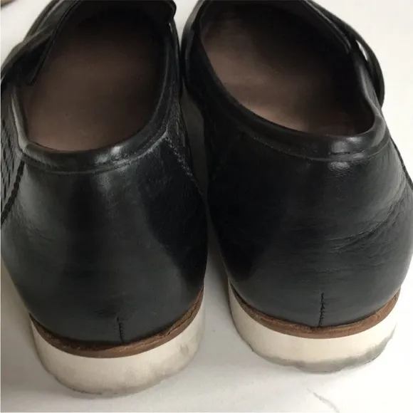 EUC Earth Brand Black Leather Loafers Size 6.5