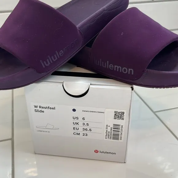 EUC Lululemon Athletica Purple Sandals Sleek Minimalist Design