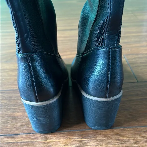 👢👢EUC SOUL Naturalizer Black Winter Wedge Boots👢👢