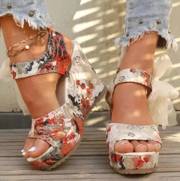 Fahionable  Bow Decor Floral Pattern Bow Decor Ankle Strap Wedge Sandals