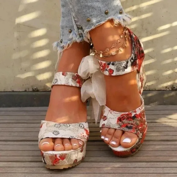 Fahionable  Bow Decor Floral Pattern Bow Decor Ankle Strap Wedge Sandals
