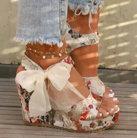 Fahionable  Bow Decor Floral Pattern Bow Decor Ankle Strap Wedge Sandals