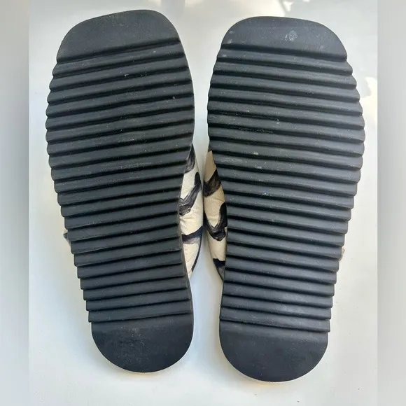 FARM RIO Puffy Scarf Flip Flop Black and White Patterned Sandals, 7