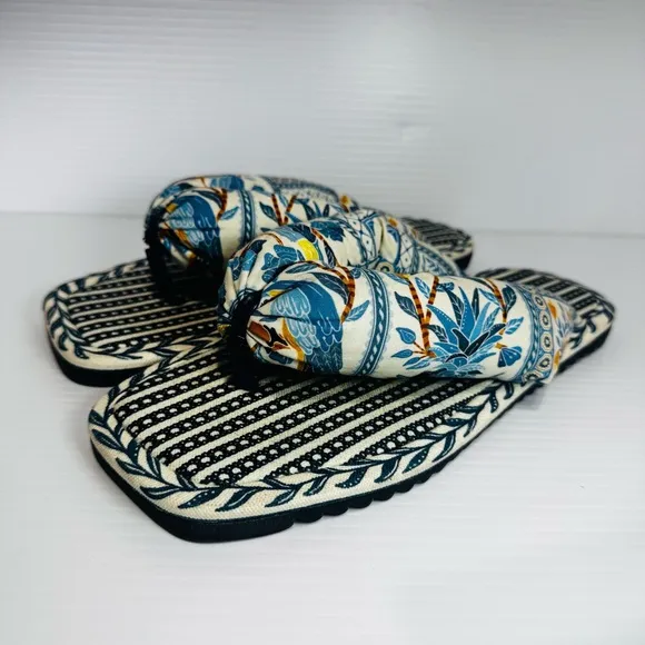 Farm Rio Puffy Vibrant Patterned Sandals Size 9