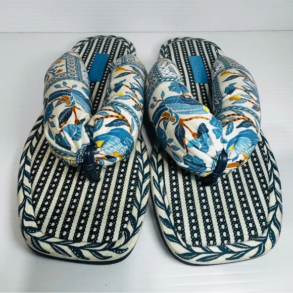 Farm Rio Puffy Vibrant Patterned Sandals Size 9